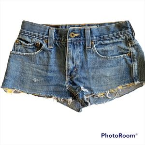 LEVIS Womens cut off denim jean shorts Size 30